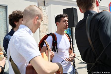 Kamnik danes v znamenju maturantske četvorke, v kateri je zaplesalo preko 200 maturantk in maturantov (9)